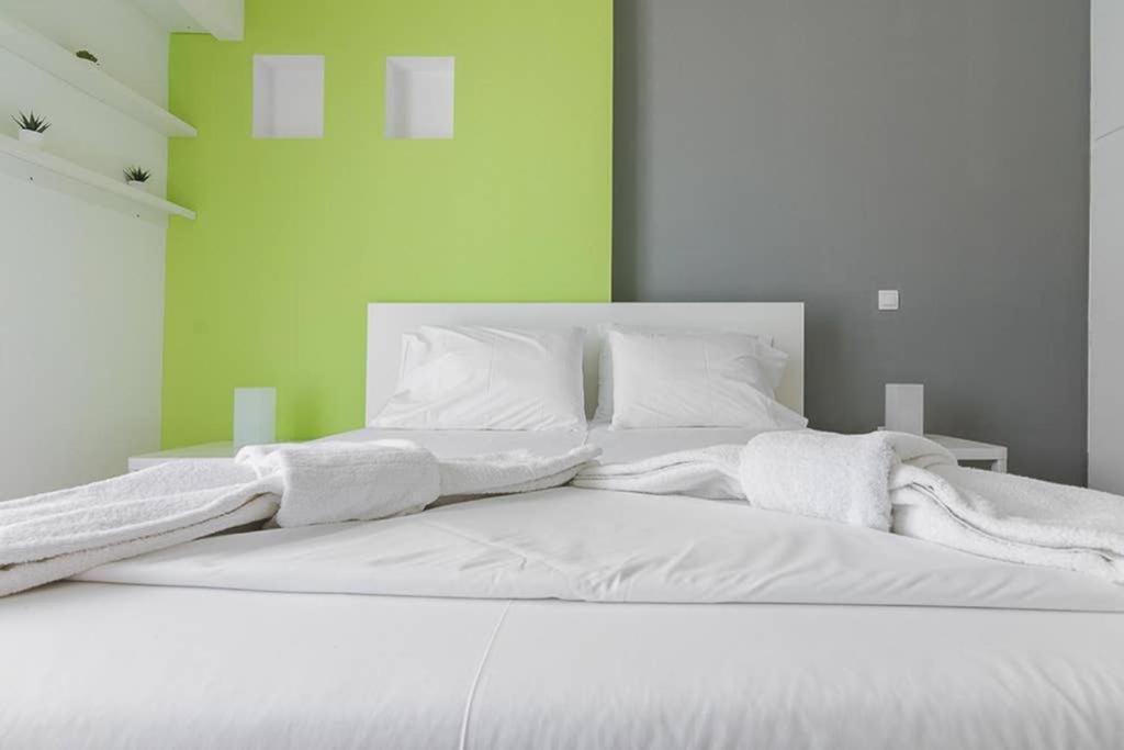 شقة Sunlit 2Br Oasis In Metaxourghio 3Min From Metro أثينا المظهر الخارجي الصورة