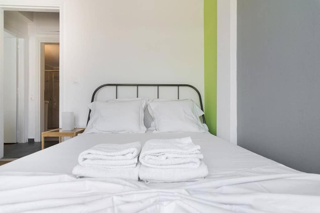 شقة Sunlit 2Br Oasis In Metaxourghio 3Min From Metro أثينا المظهر الخارجي الصورة