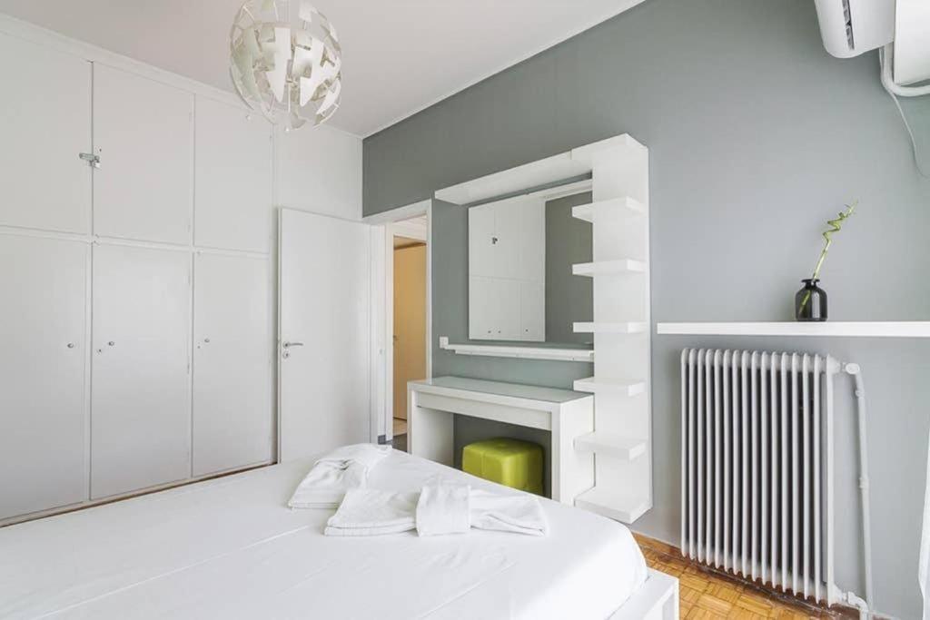 شقة Sunlit 2Br Oasis In Metaxourghio 3Min From Metro أثينا المظهر الخارجي الصورة