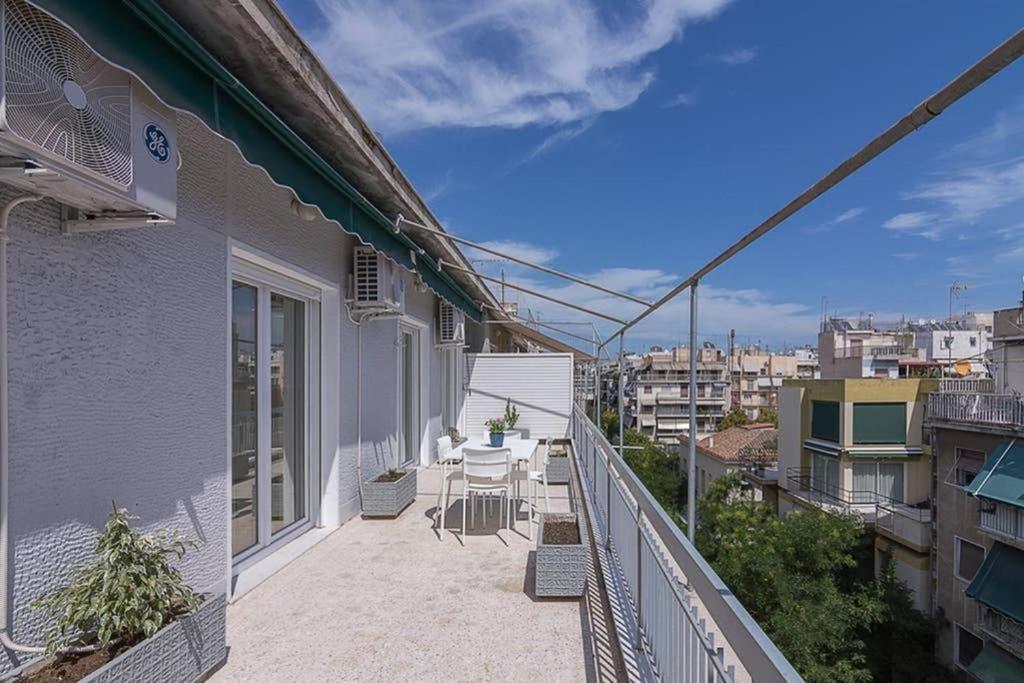 شقة Sunlit 2Br Oasis In Metaxourghio 3Min From Metro أثينا المظهر الخارجي الصورة