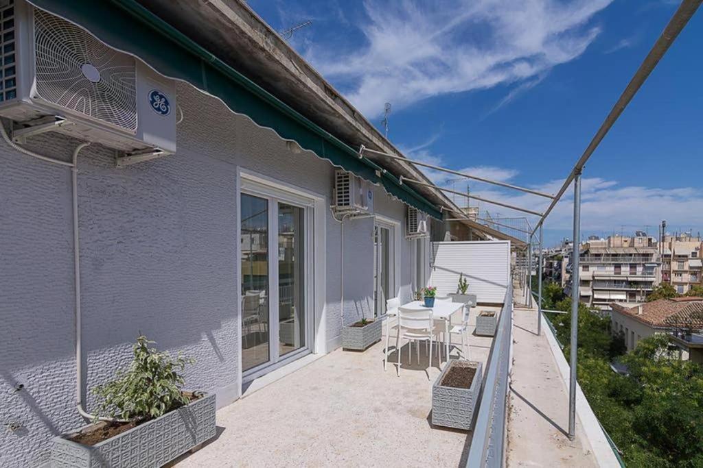 شقة Sunlit 2Br Oasis In Metaxourghio 3Min From Metro أثينا المظهر الخارجي الصورة