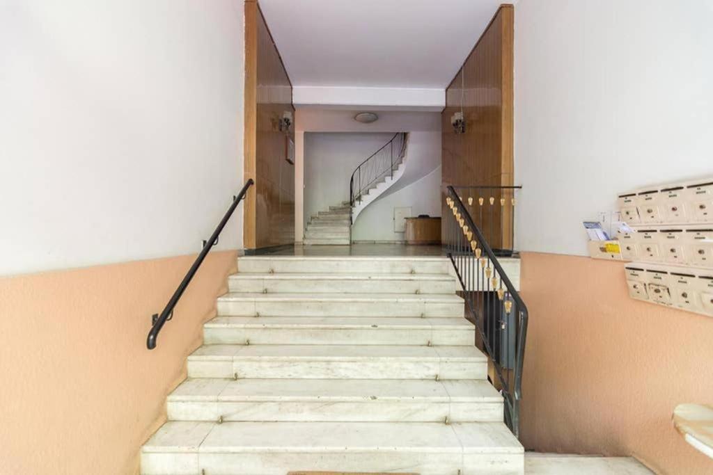 شقة Sunlit 2Br Oasis In Metaxourghio 3Min From Metro أثينا المظهر الخارجي الصورة