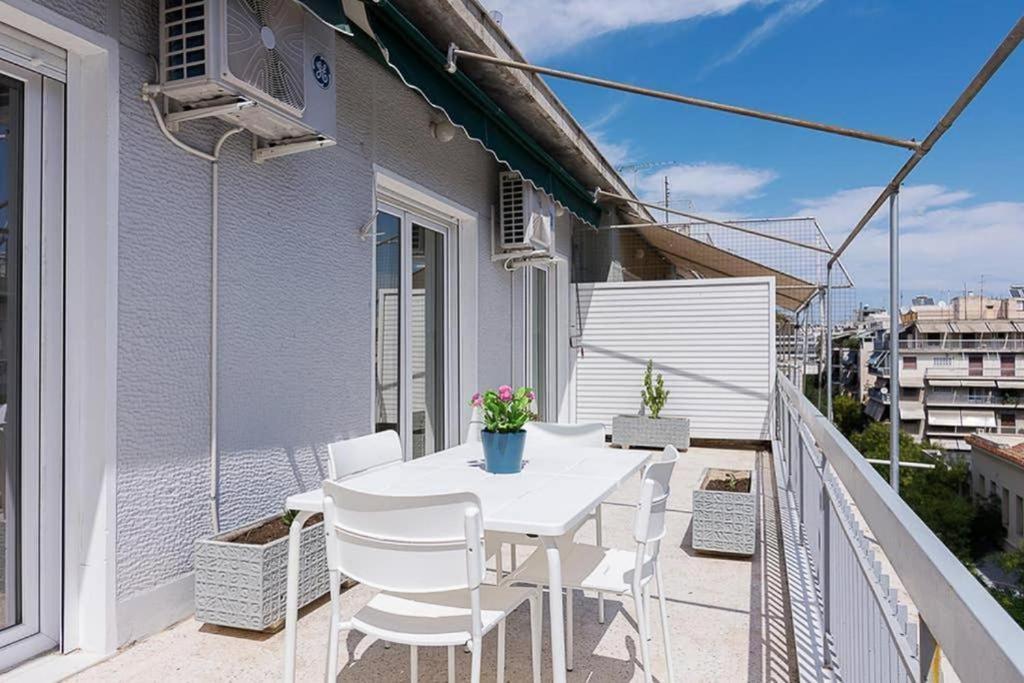 شقة Sunlit 2Br Oasis In Metaxourghio 3Min From Metro أثينا المظهر الخارجي الصورة